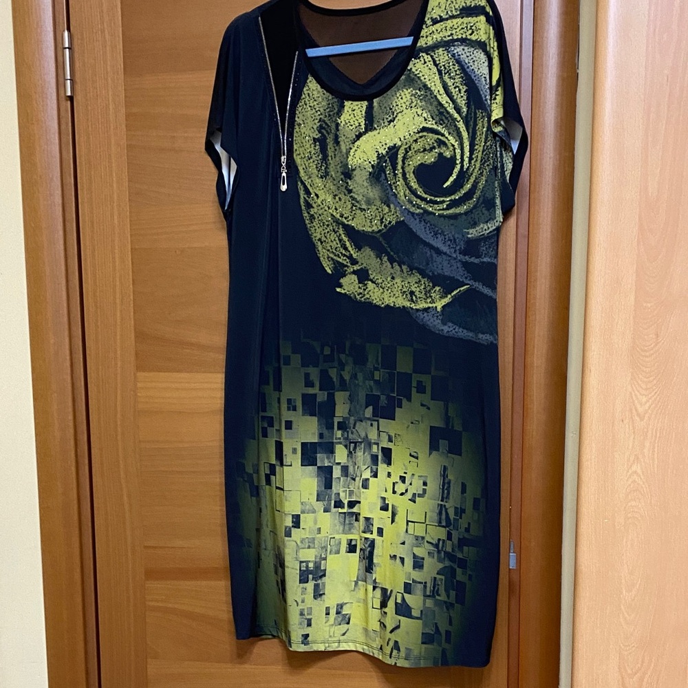 Chic Black and Yellow Graphic Midi Dress